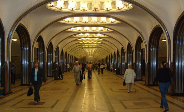 Метростанция 800px-Mayakovskaya_st09