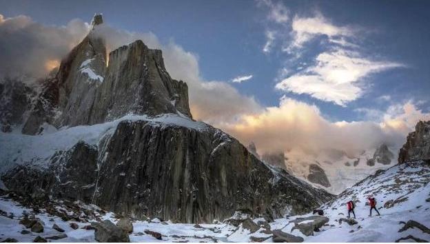Алпинистите в подножието на върх Серо Торе в Патагония,http://patagonia.dragontales.bg Alpinistite_v_podnojieto_sn_03