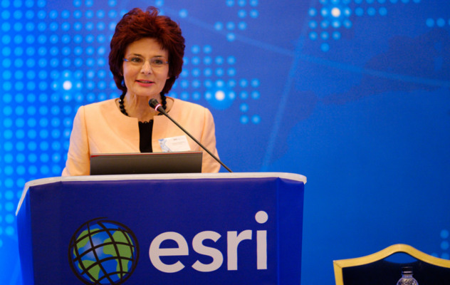Изтичник: www.esribulgaria.com Evgeniya_Karadzhova_02