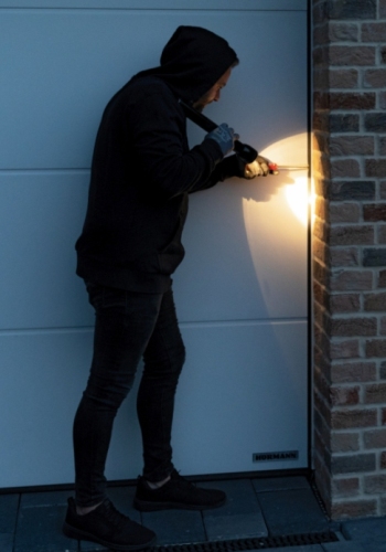 Снимка: Hörmann PM_2010-SI_Mehr_Sicherheit_fr_Garagen-Sektionaltore_Bild_1-350500-Building