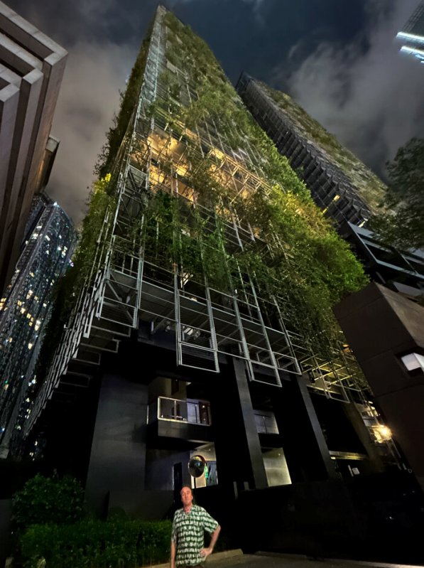 patrick_blanc_at_night_at_the_base_of_le_nouvel_towers_kuala_lumpur_april_2023_597x800